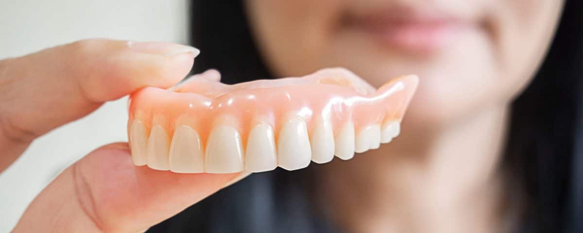 5-essential-tips-for-maintaining-healthy-and-comfortable-dentures