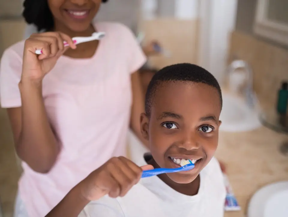 rinsing-after-brushing-your-teeth-right-or-wrong