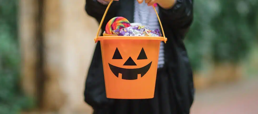 your-smile-and-halloween-candy-a-fun-delicious-but-spooky-combo